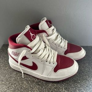 Jordan 1 mids